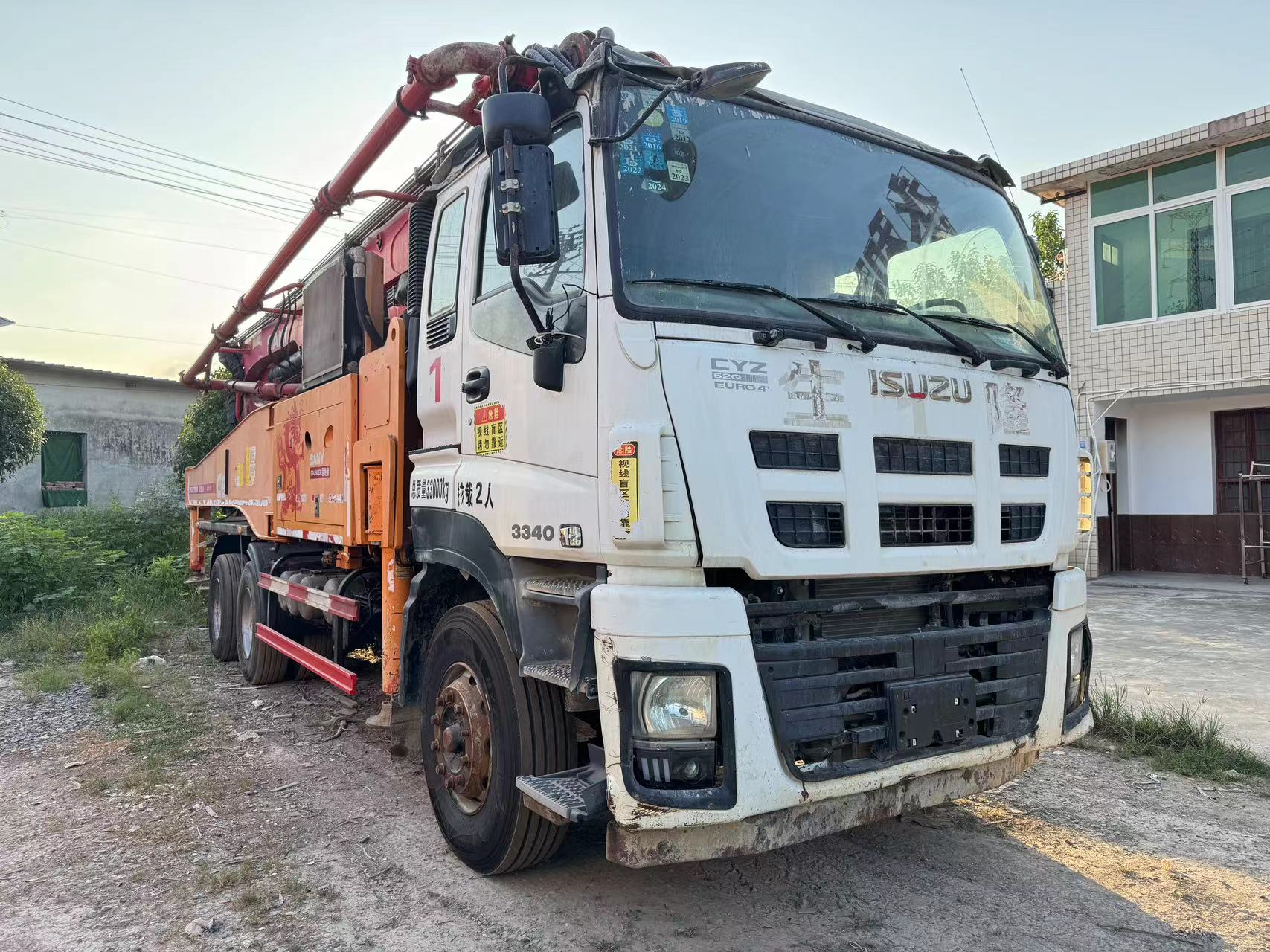 2015 sany boom pump 47m montowana na ciężarówce pompa do betonu na podwoziu isuzu